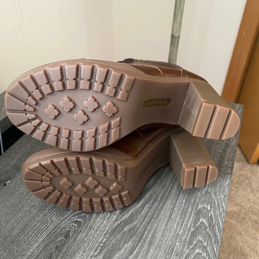 Women’s heeled boots